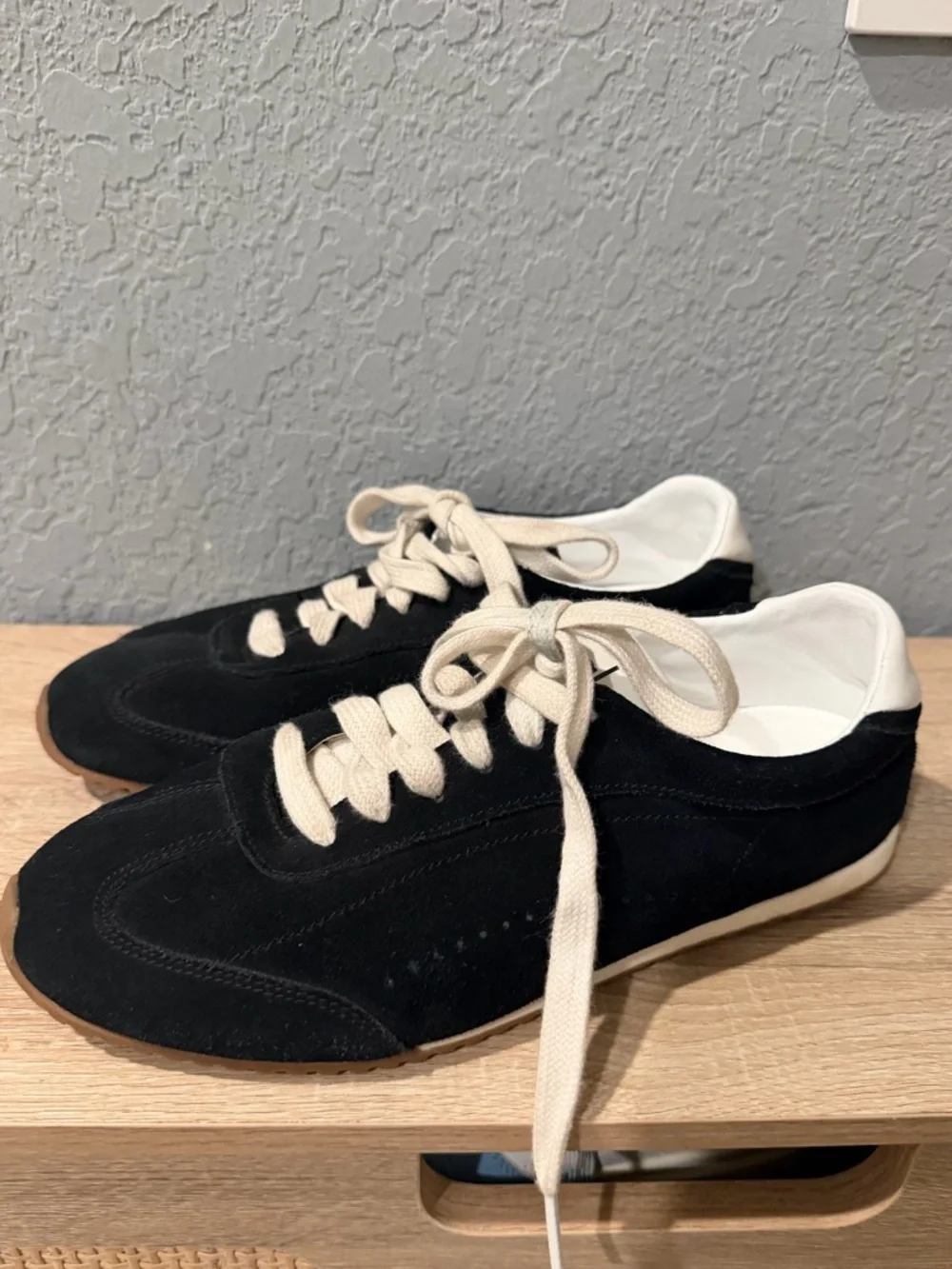 Women Alo Yoga Sunset Sneaker Black sz 8.5